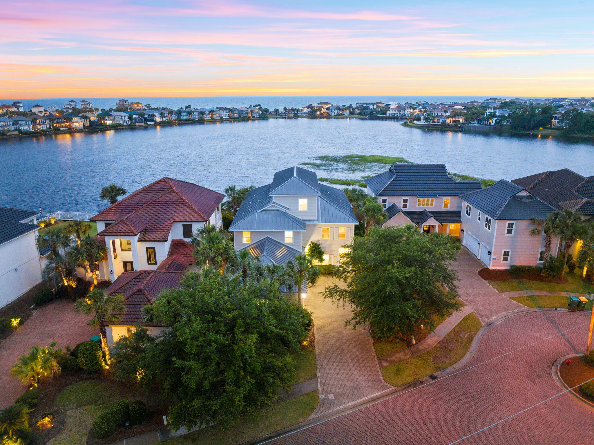 Property Photo: 4724 Rendezvous Cove FL 32541