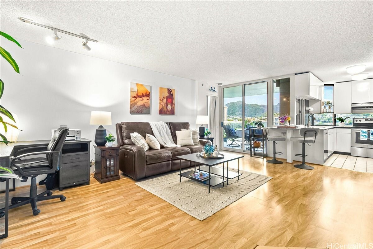 1212 Nuuanu Avenue 1306  Honolulu HI 96817 photo