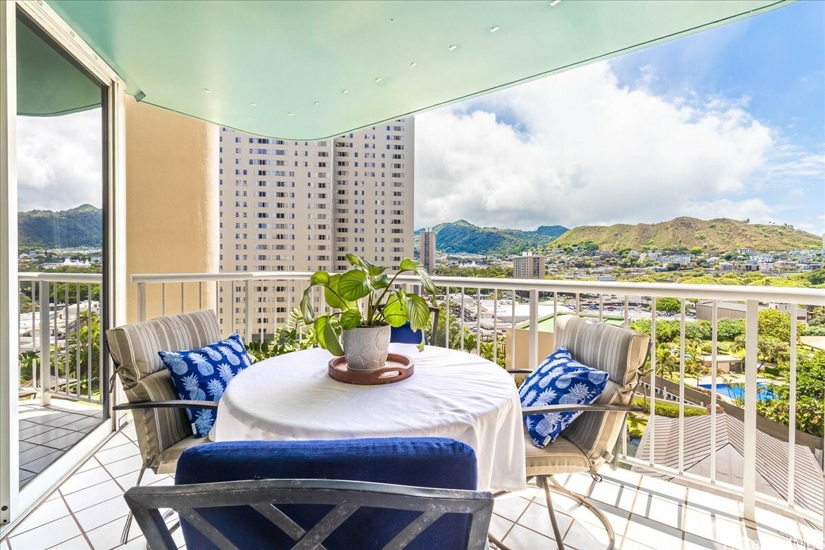 1212 Nuuanu Avenue 1306  Honolulu HI 96817 photo