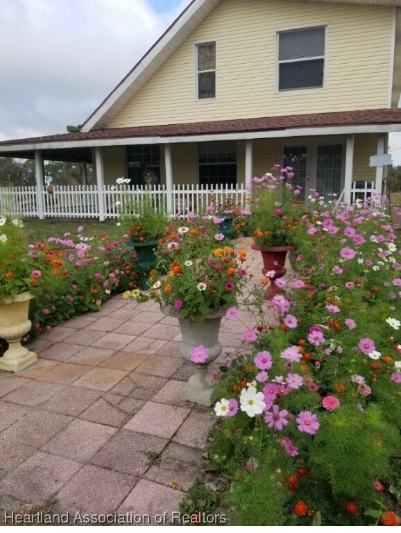 Property Photo: 200 Park Land Drive FL 33852