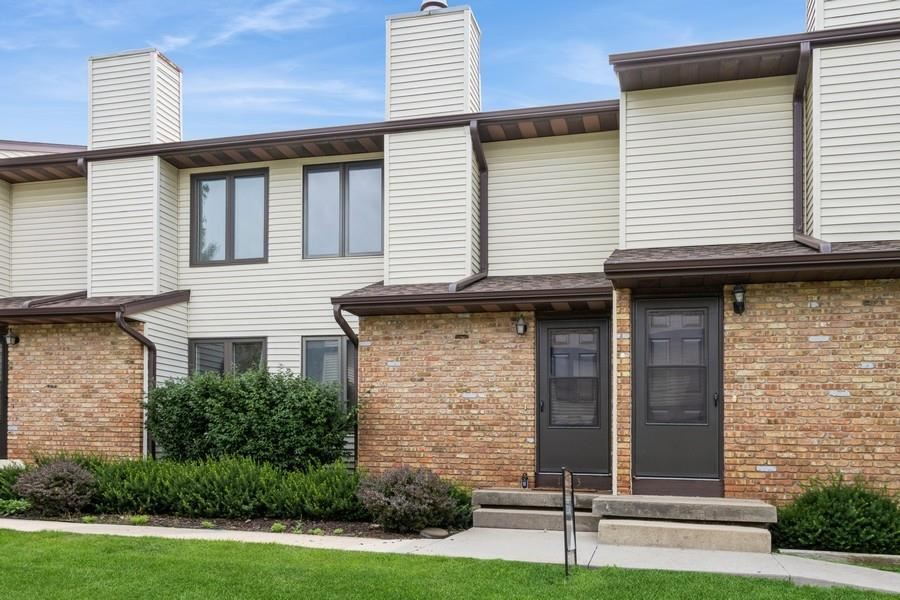 Property Photo: 1153 Cambria Ct IA 52246