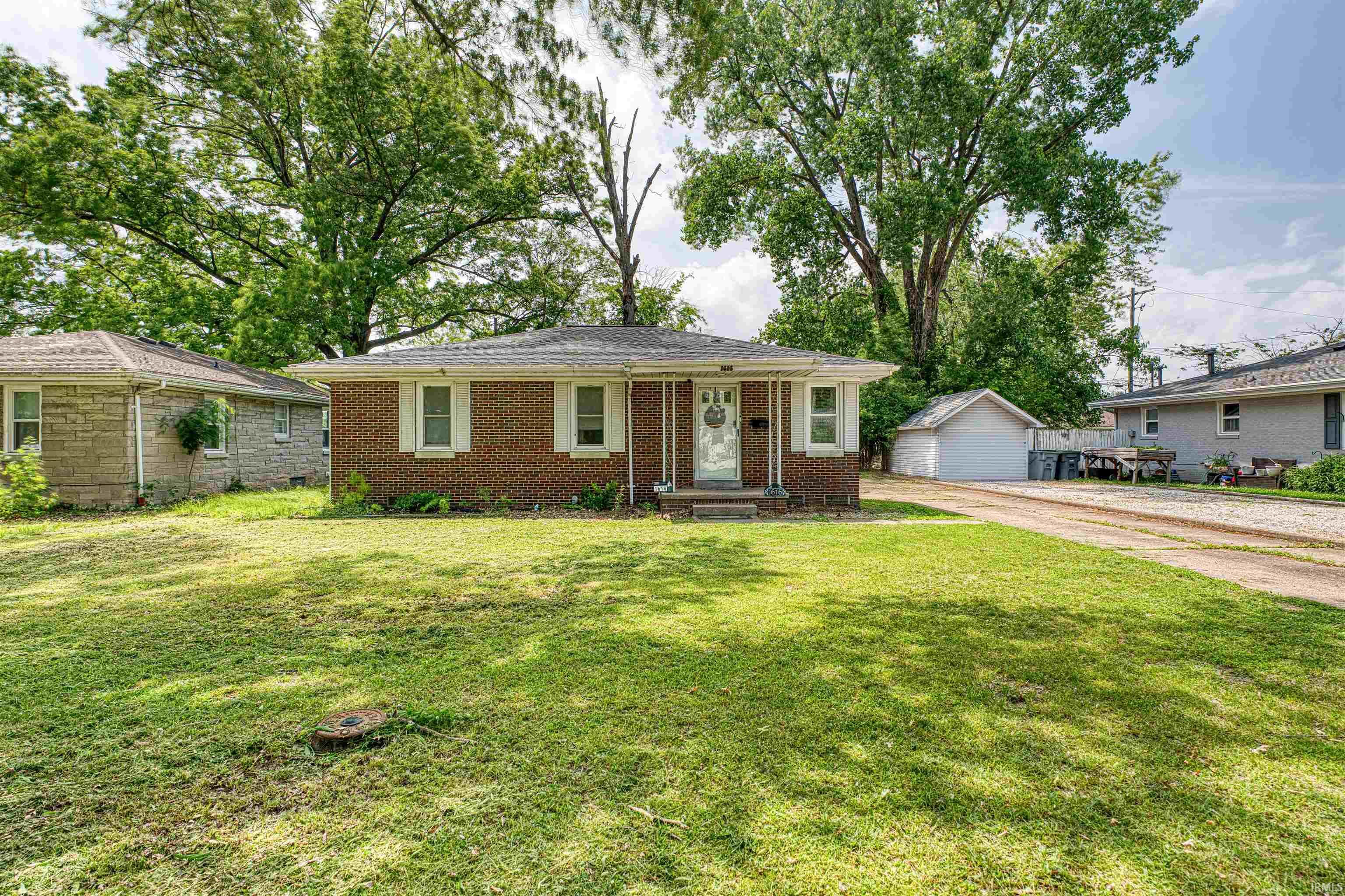 Property Photo: 1616 N Roosevelt Drive IN 47711