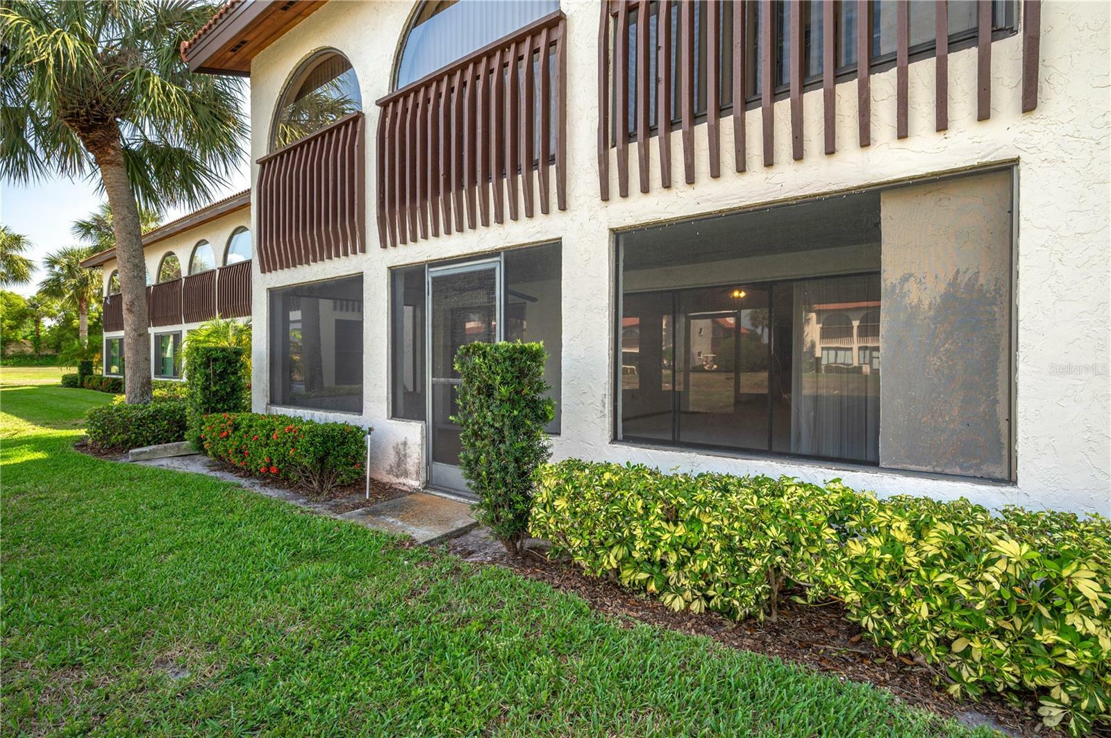 Property Photo: 5102 Village Court E-2 FL 33898
