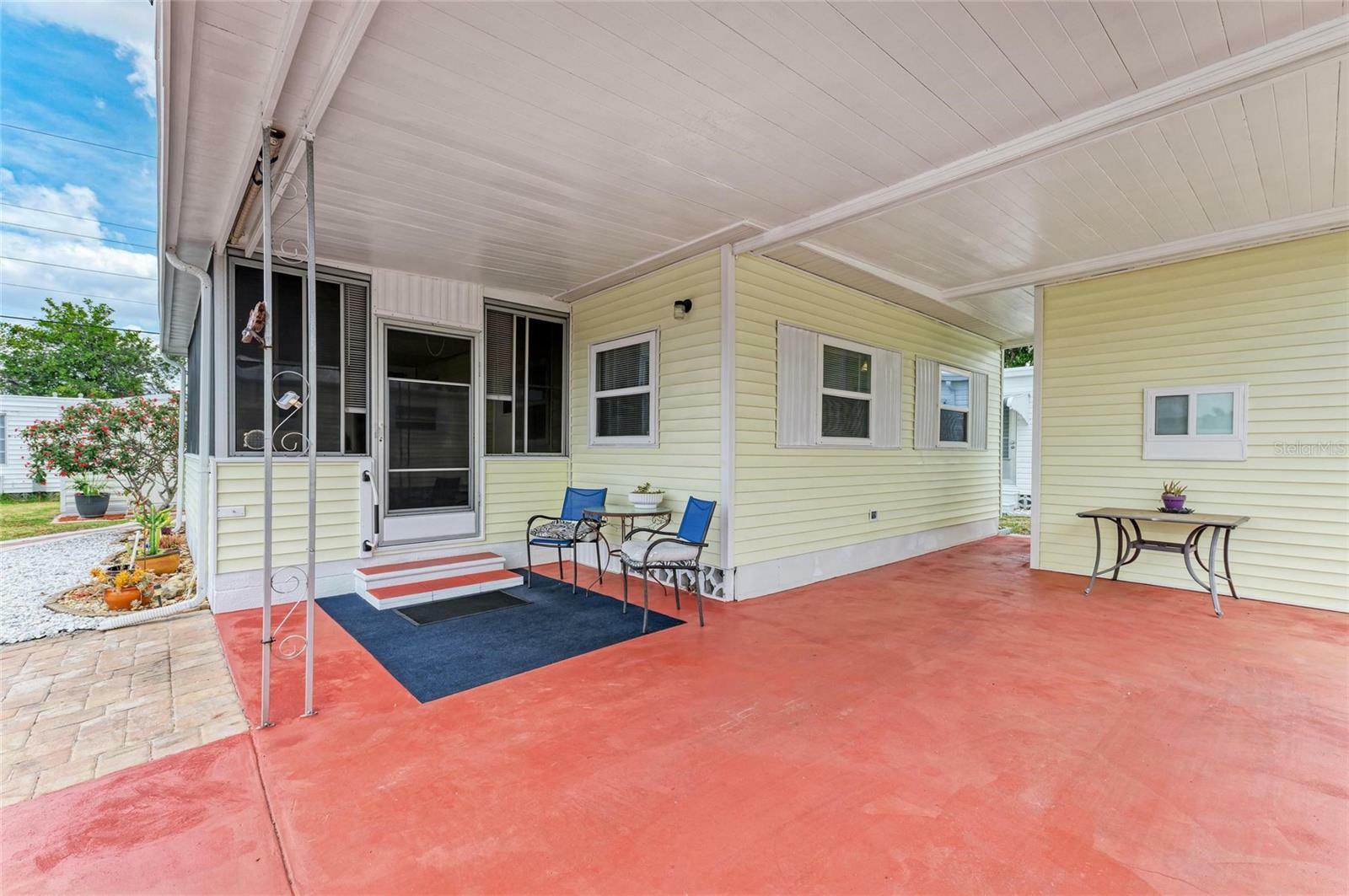 Property Photo: 5115 5th A Street E FL 34203