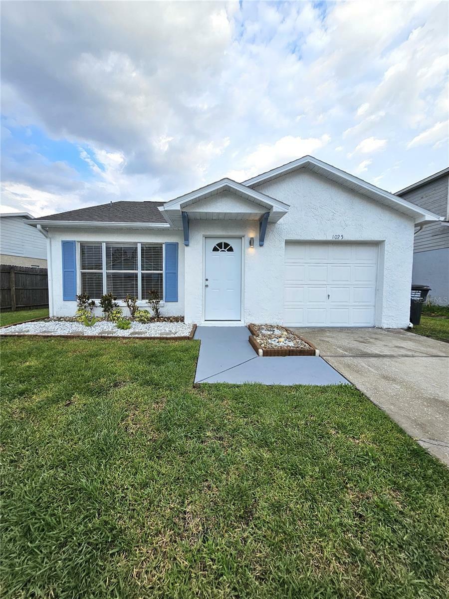 Property Photo: 1025 Clovercrest Road FL 32811