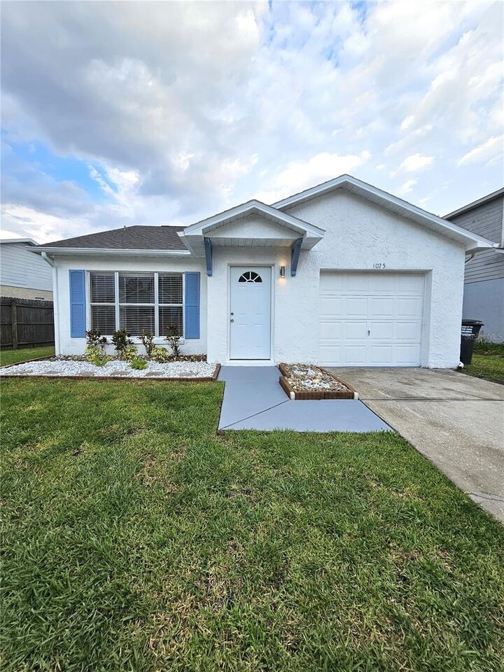 Property Photo:  1025 Clovercrest Road  FL 32811 