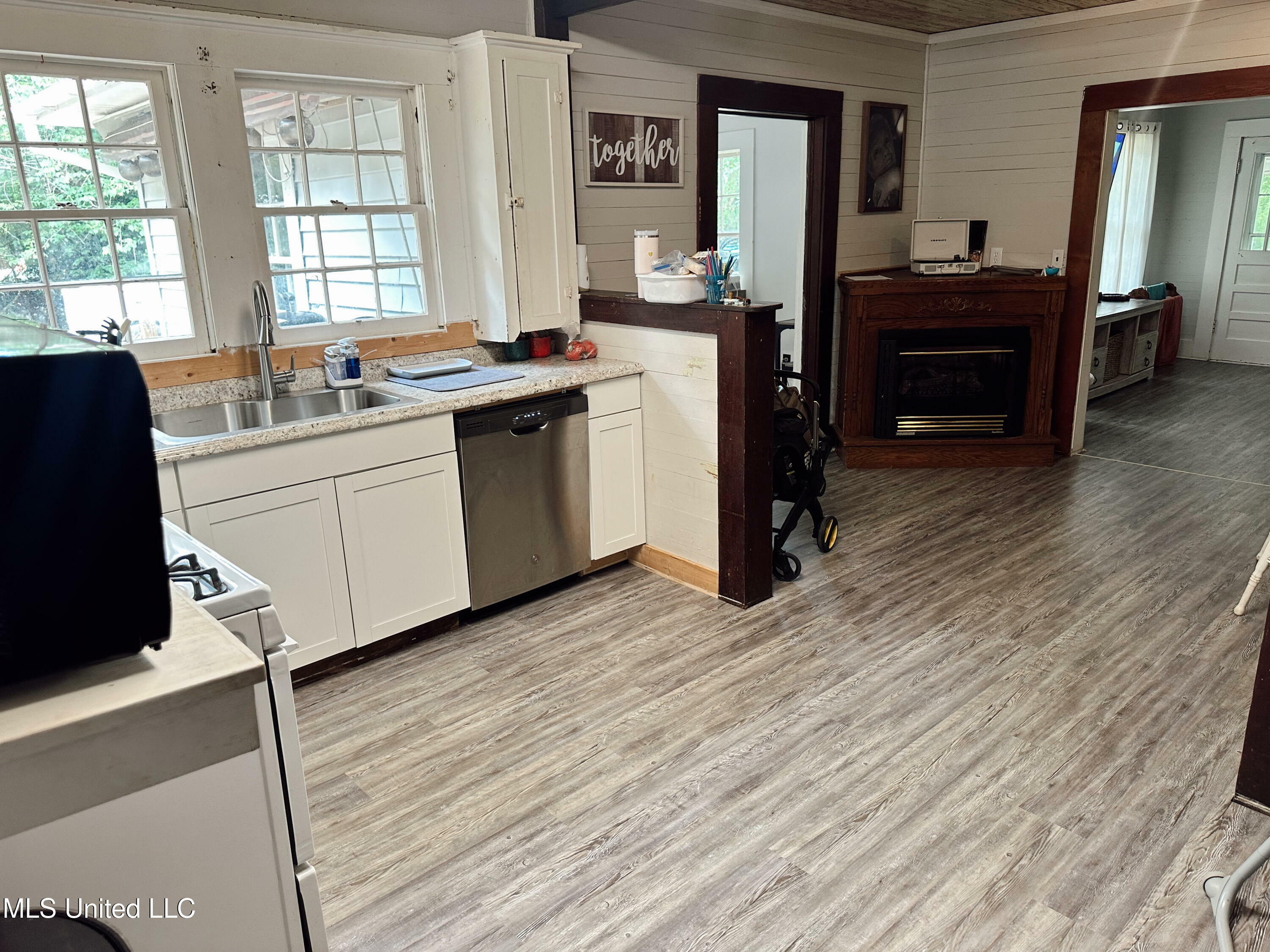 Property Photo:  90 Holmes Street  MS 39452 