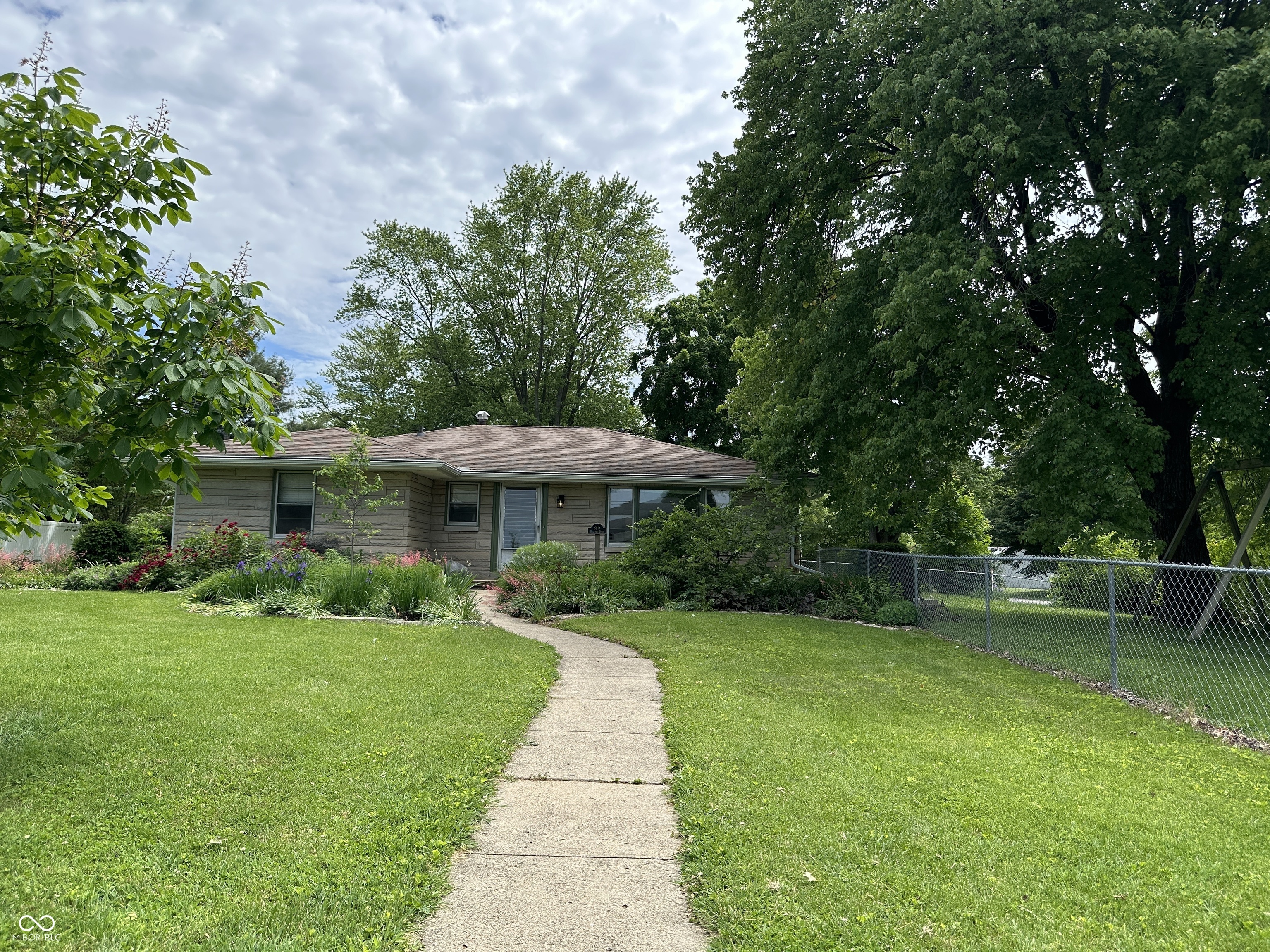 Property Photo: 3315 Hillcrest Drive IN 47203