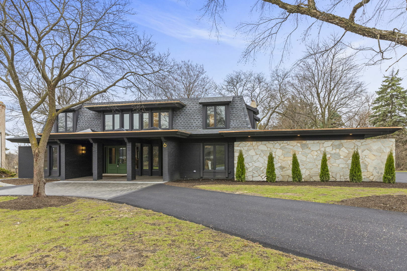 Property Photo: 6 Charleton Place IL 60523