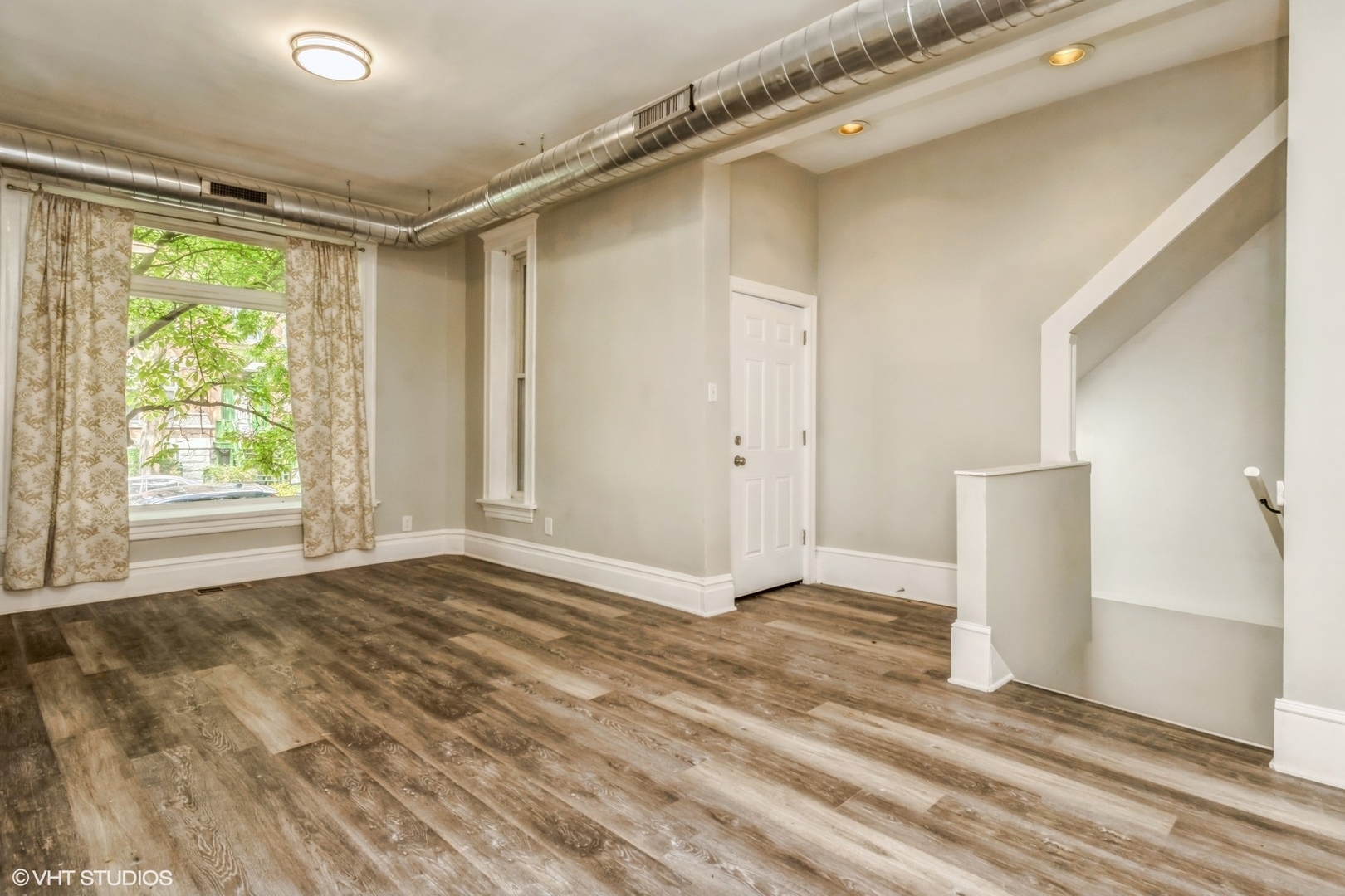 Property Photo: 1345 N Maplewood Avenue 1 IL 60622