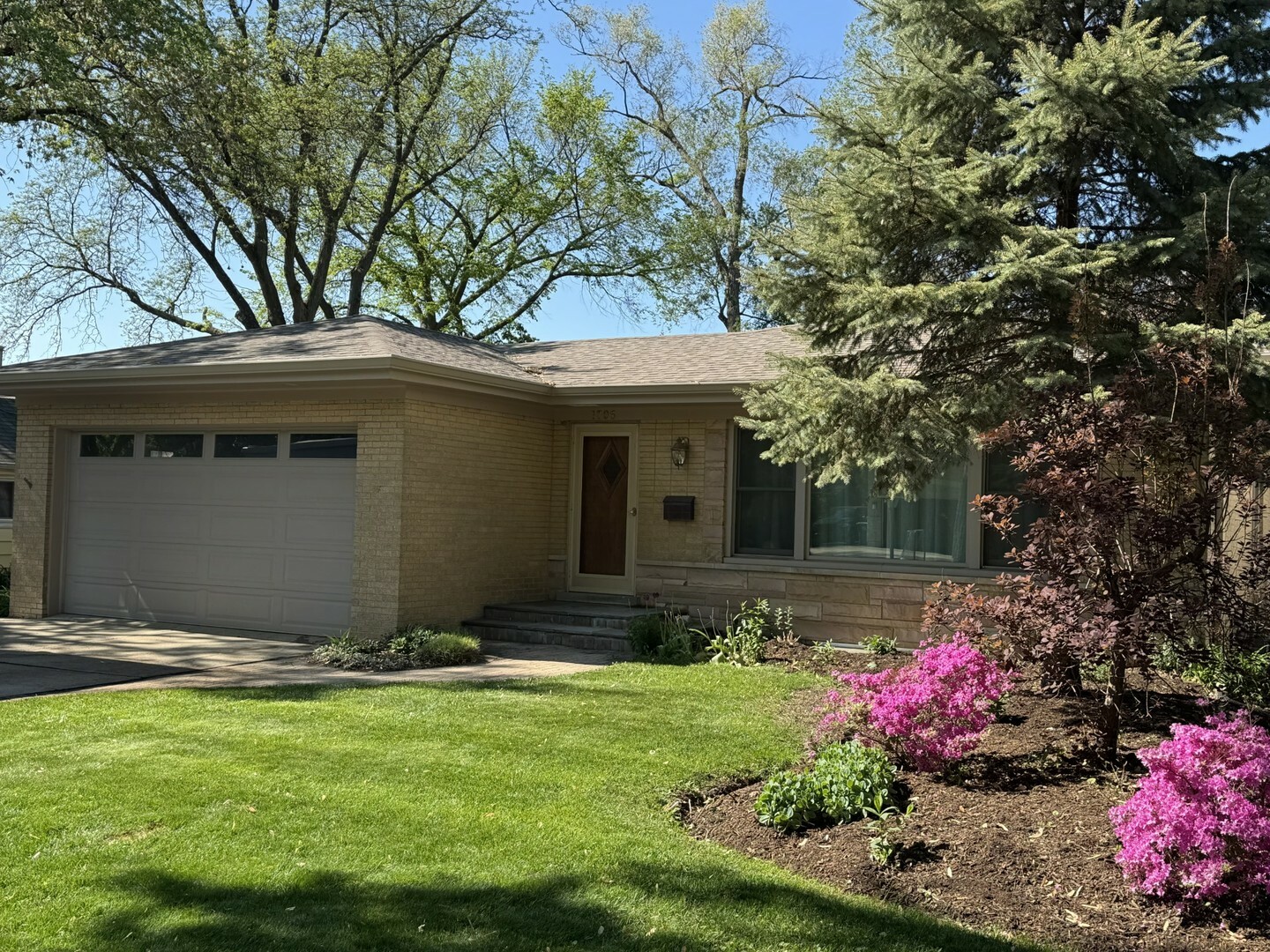 Property Photo:  1706 Elm Avenue  IL 60062 