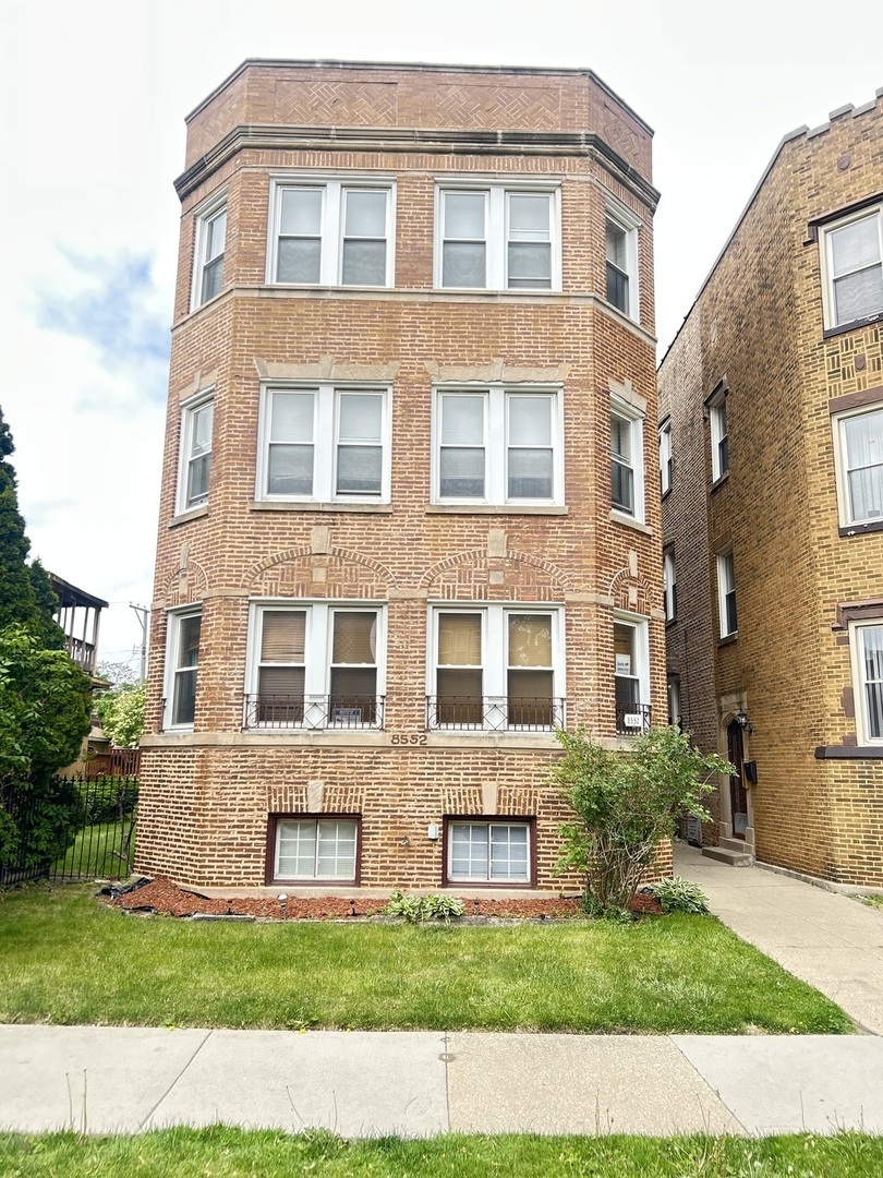 Property Photo: 8552 S Bennett Avenue IL 60617