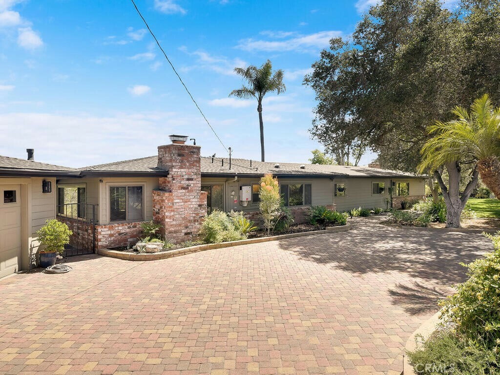 Property Photo: 2923 Canonita Drive CA 92028