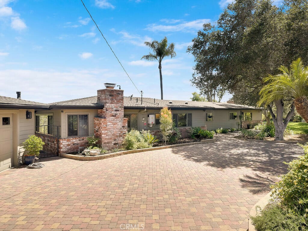 Property Photo: 2923 Canonita Drive CA 92028