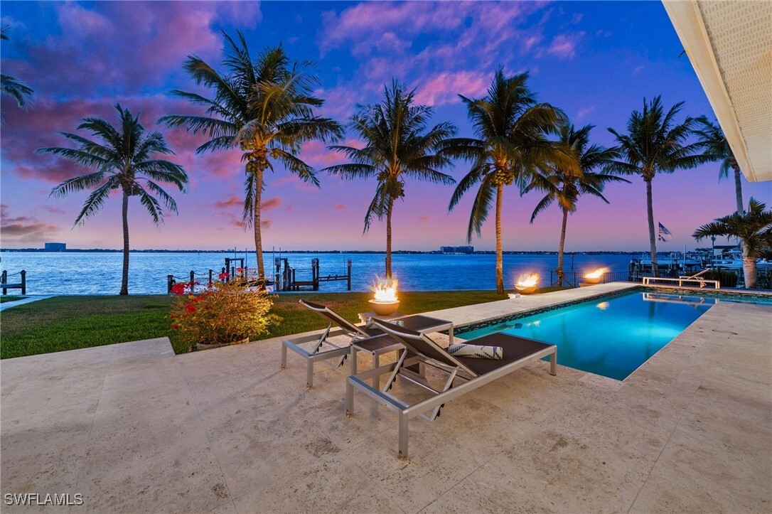 Property Photo: 5625 Riverside Drive FL 33904