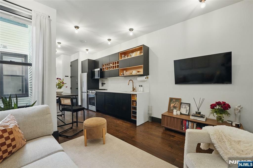 Property Photo: 43 Thorne Street 1B NJ 07307