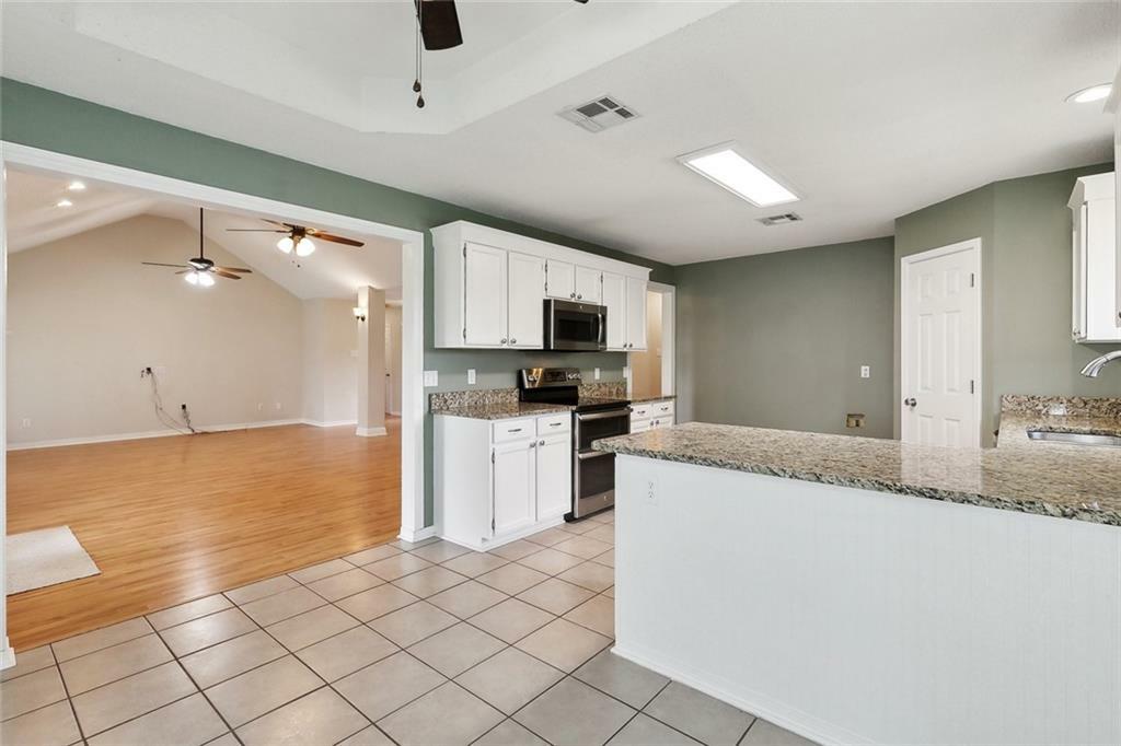 Property Photo: 4740 Red Oak Drive LA 70072