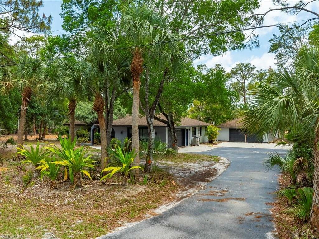 Property Photo: 6940 Bottlebrush Ln FL 34109