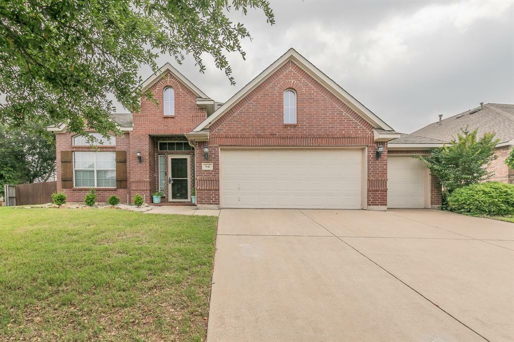 Property Photo: 941 Sequoia Way TX 76131