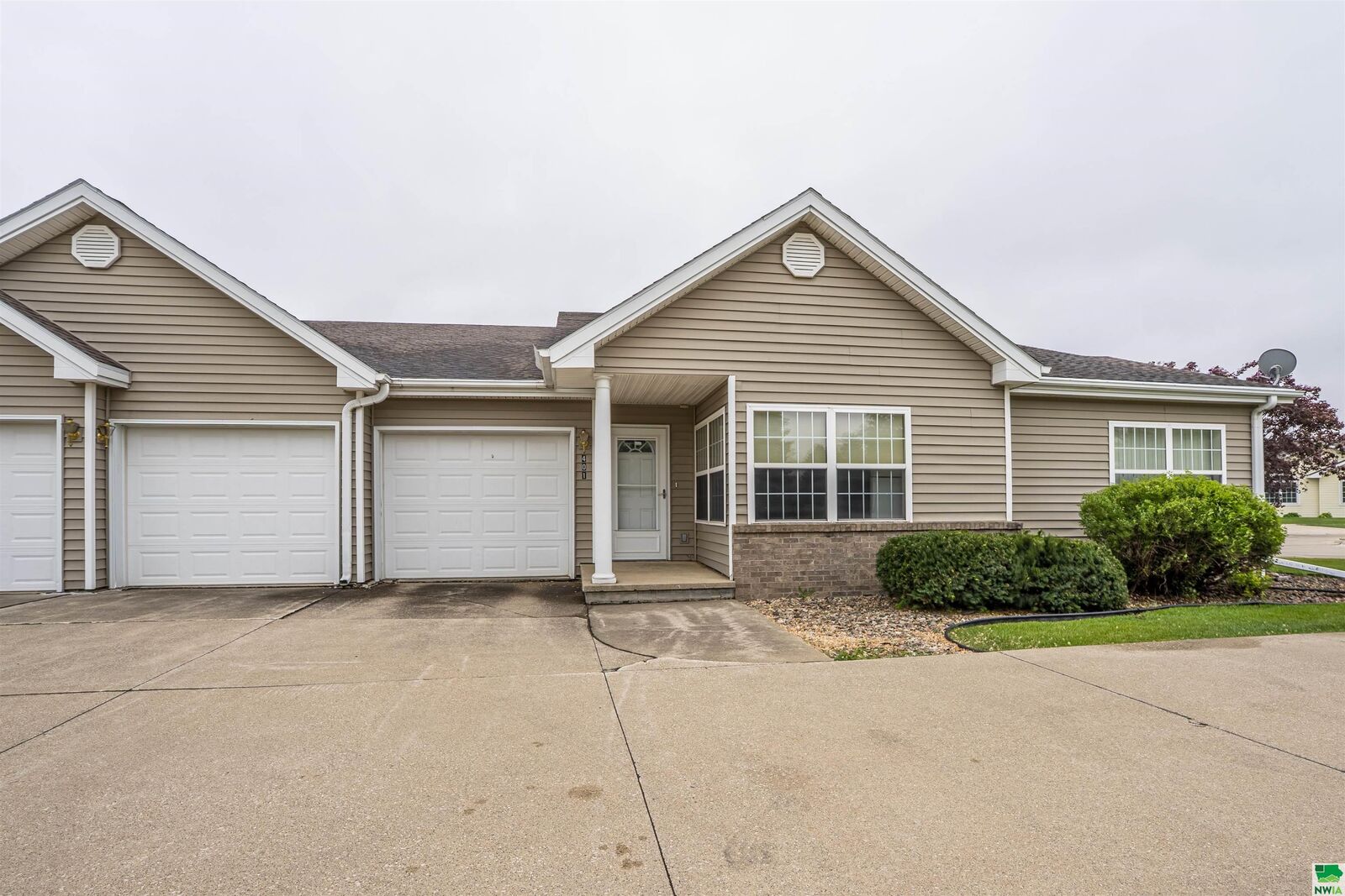 Property Photo: 790 Cedar View Dr 401 IA 51031