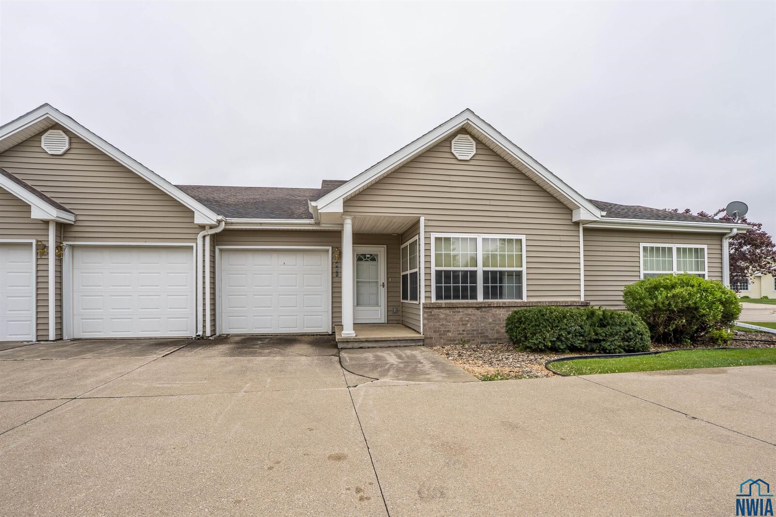 Property Photo: 790 Cedar View Dr 401 IA 51031