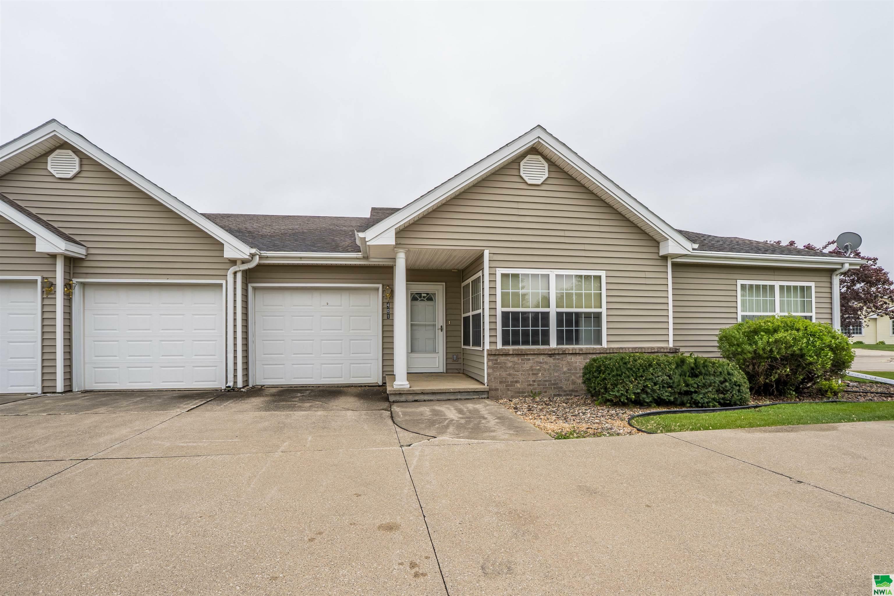 Property Photo: 790 Cedar View Dr 401 IA 51031