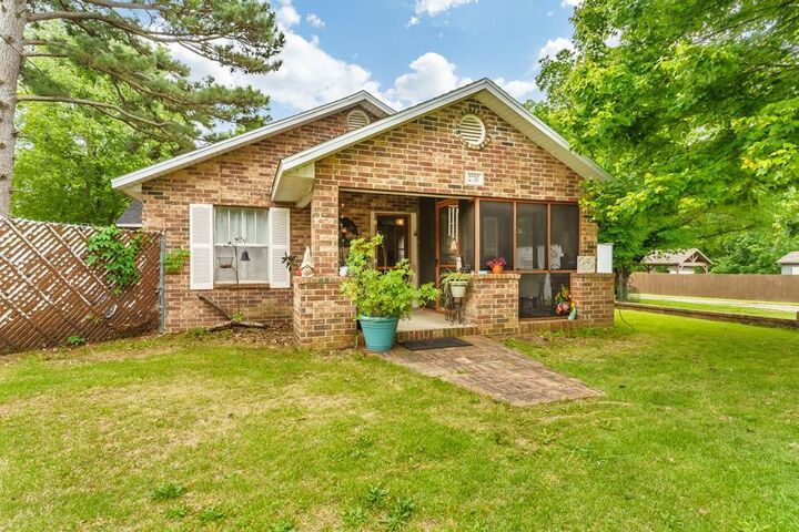 Property Photo:  2735 E Wyman Road  AR 72701 