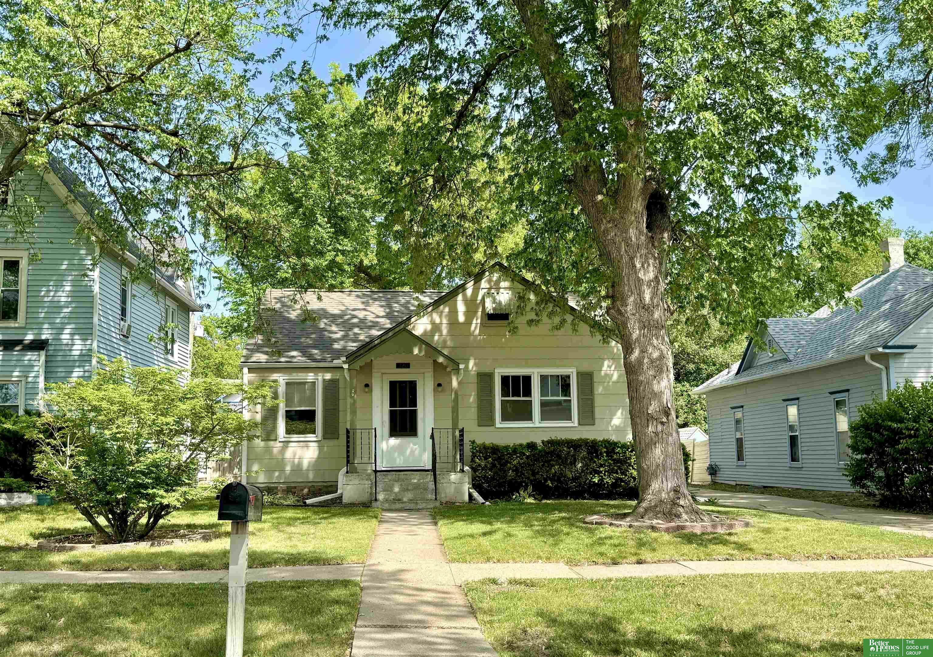Property Photo: 320 N College Avenue NE 68467