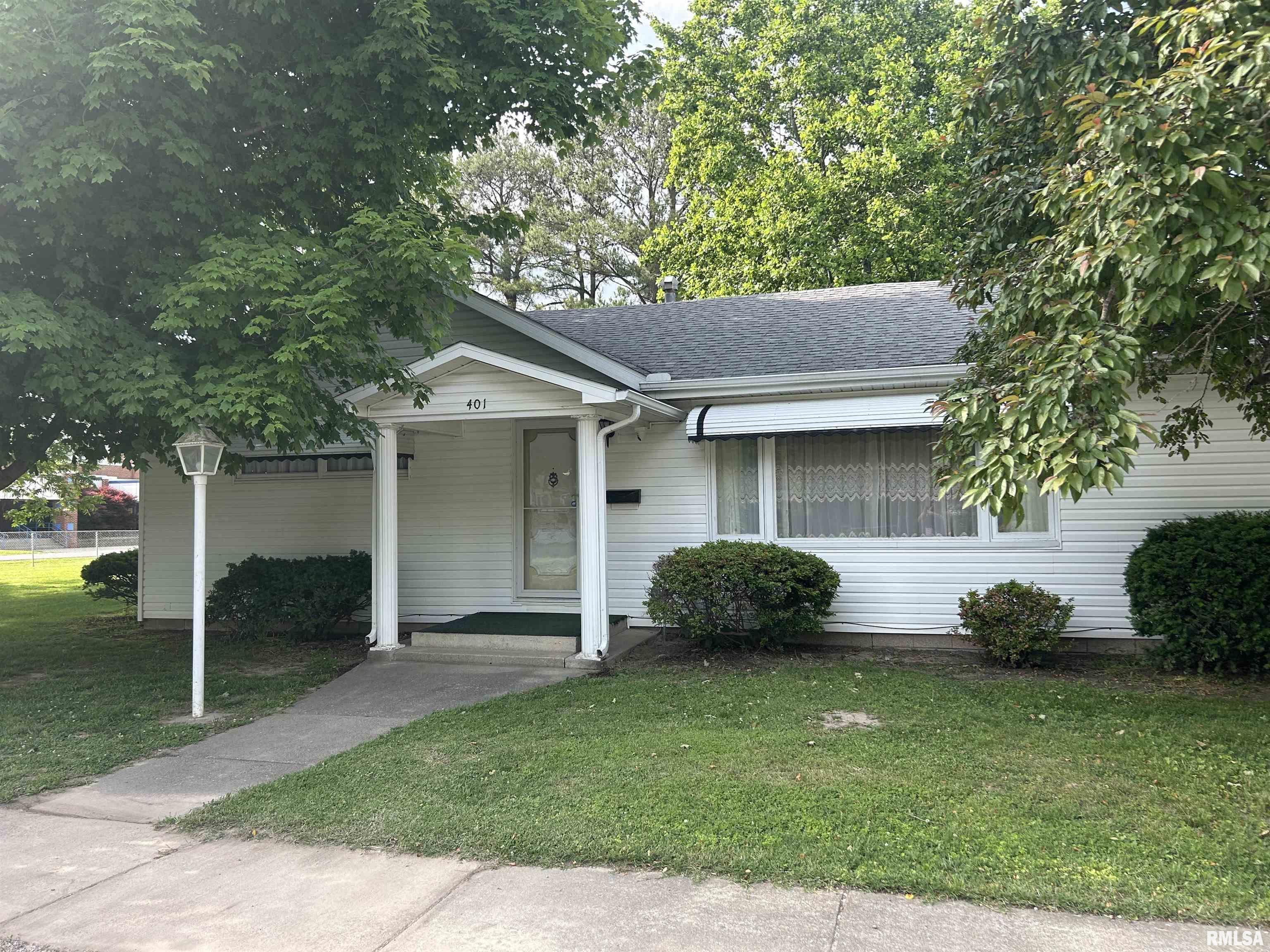 Property Photo: 401 W 11th Street IL 62822