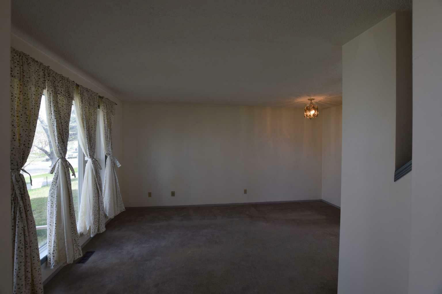 Property Photo: 891 Erin Woods Drive SE AB T2B 3E8