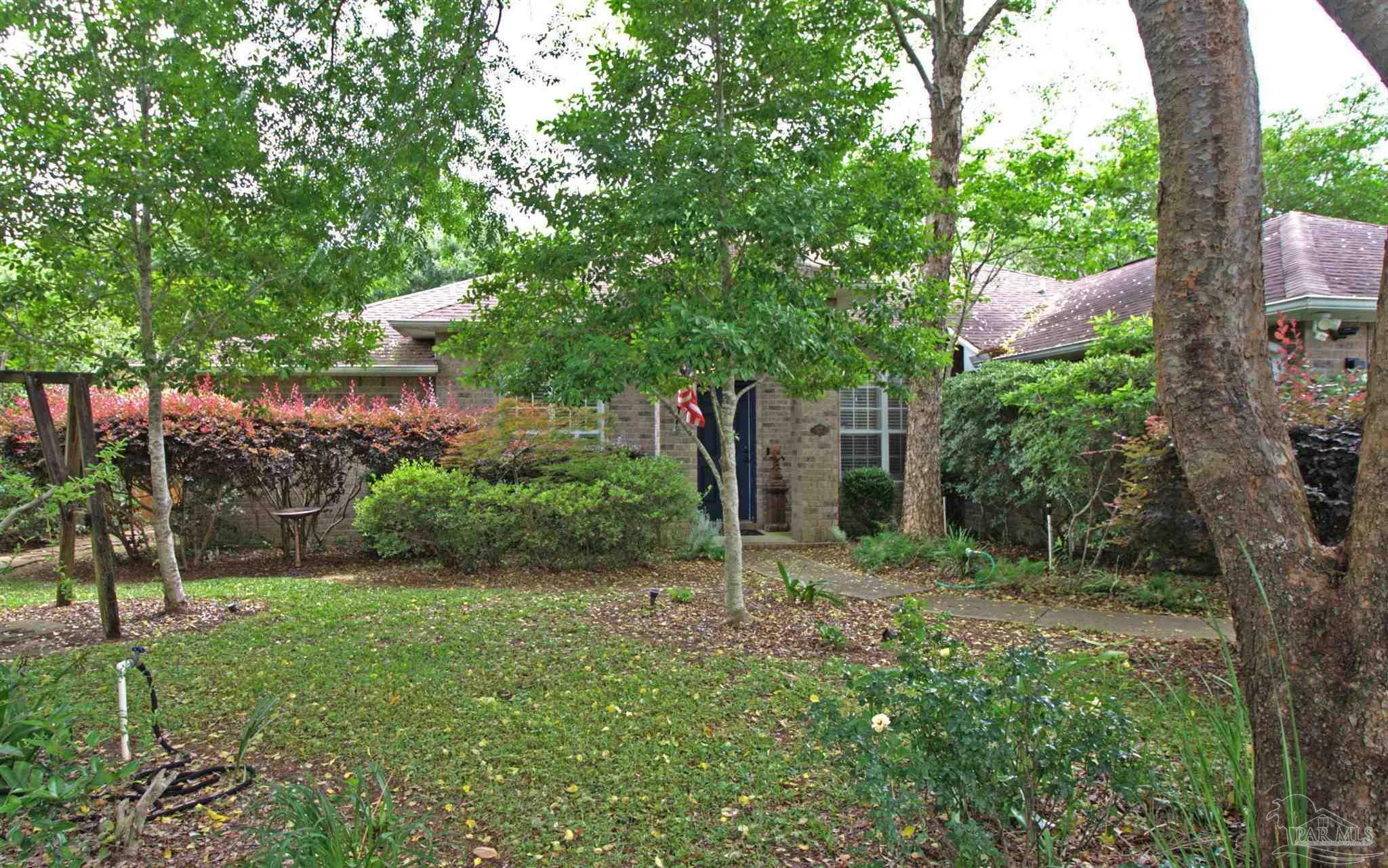 Property Photo: 5893 Chi Chi Cir FL 32570