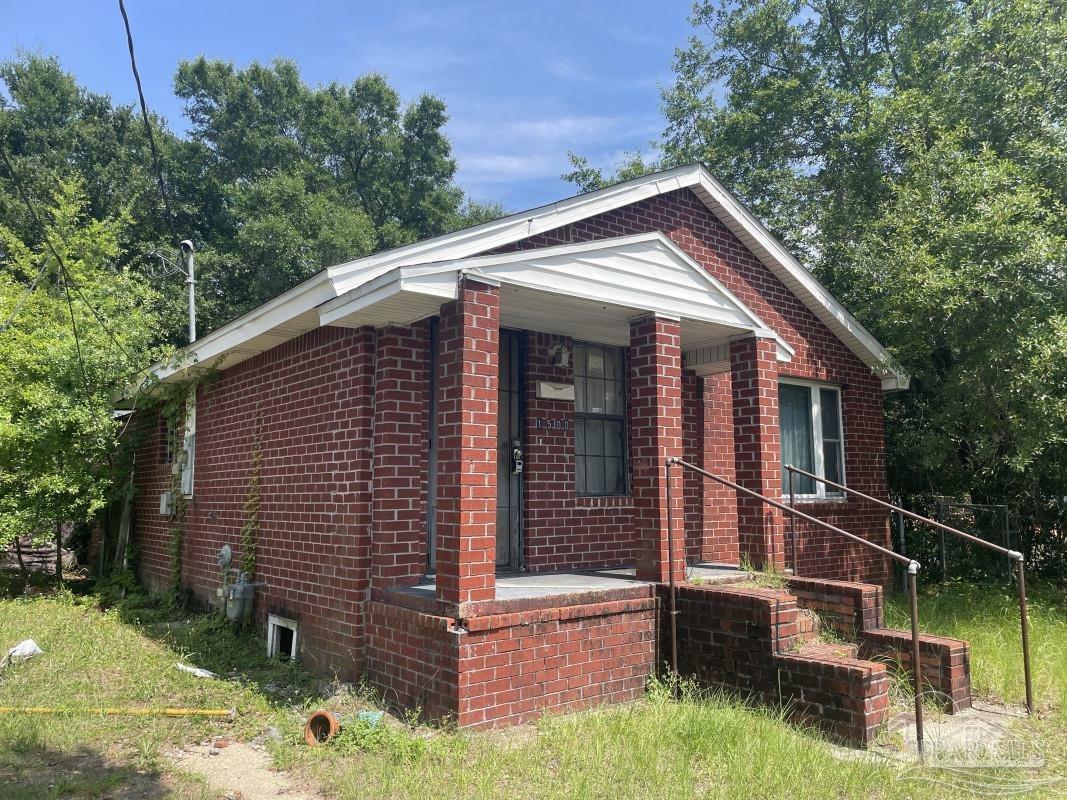 Property Photo: 1500 N Hayne St FL 32503