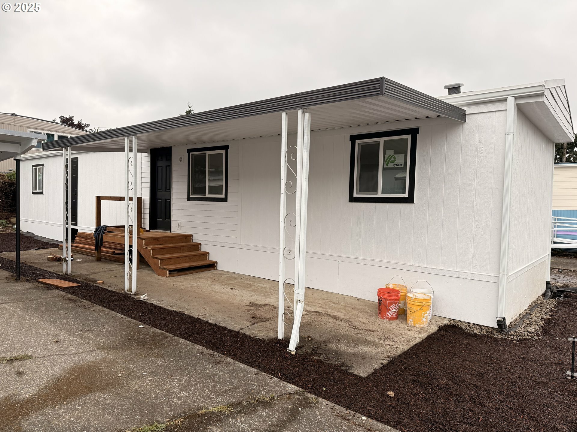 Property Photo: 4424 SE Roethe Rd 19 OR 97267