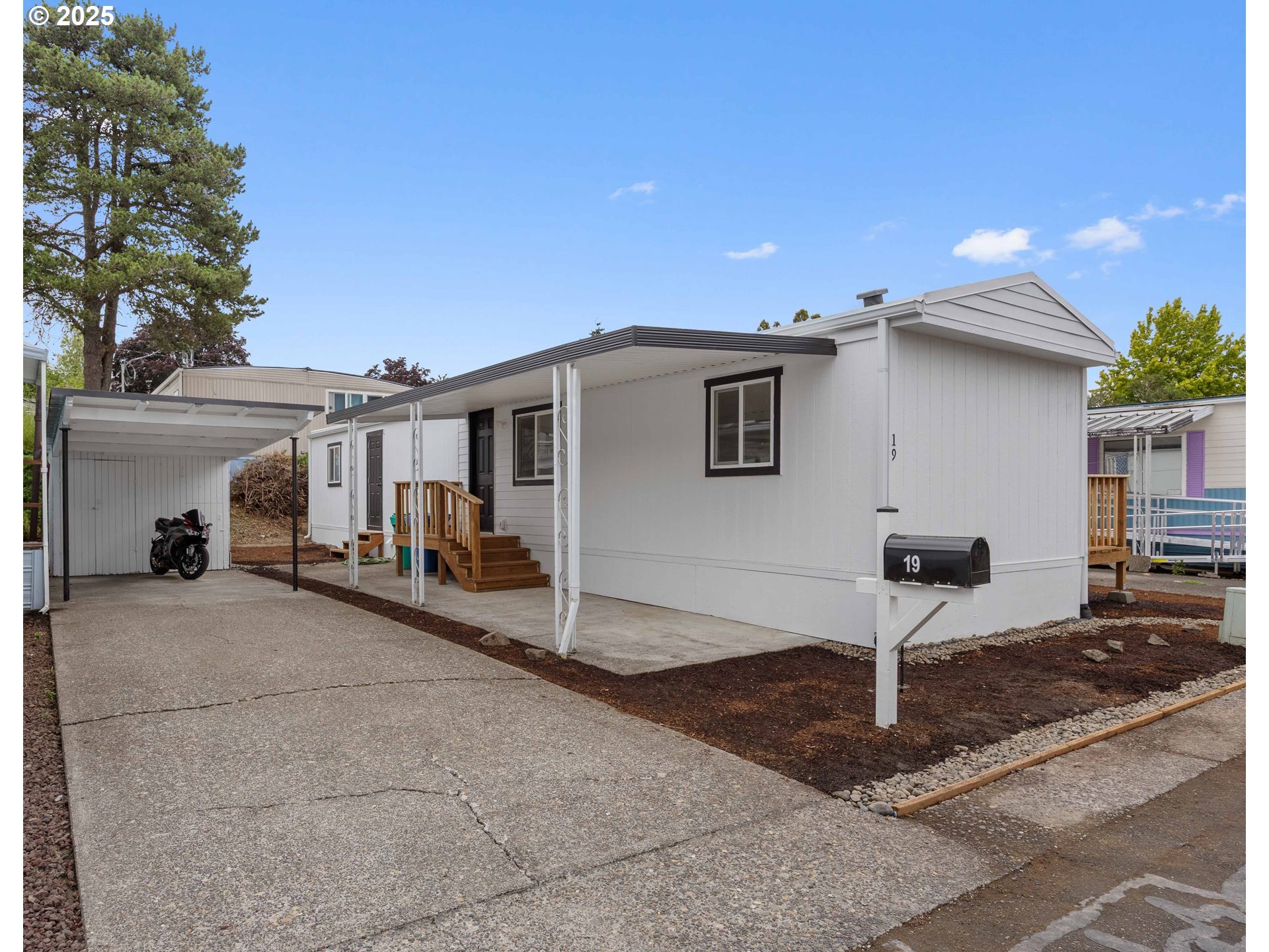 Property Photo: 4424 SE Roethe Rd 19 OR 97267