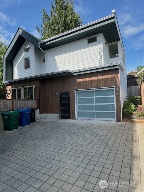 1335  California Avenue SW B  Seattle WA 98116 photo