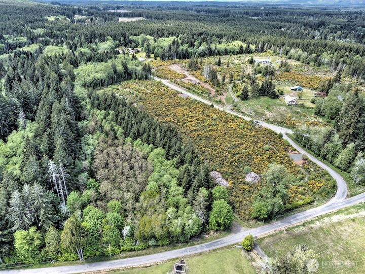 Property Photo:  1121 W Highland Road  WA 98584 