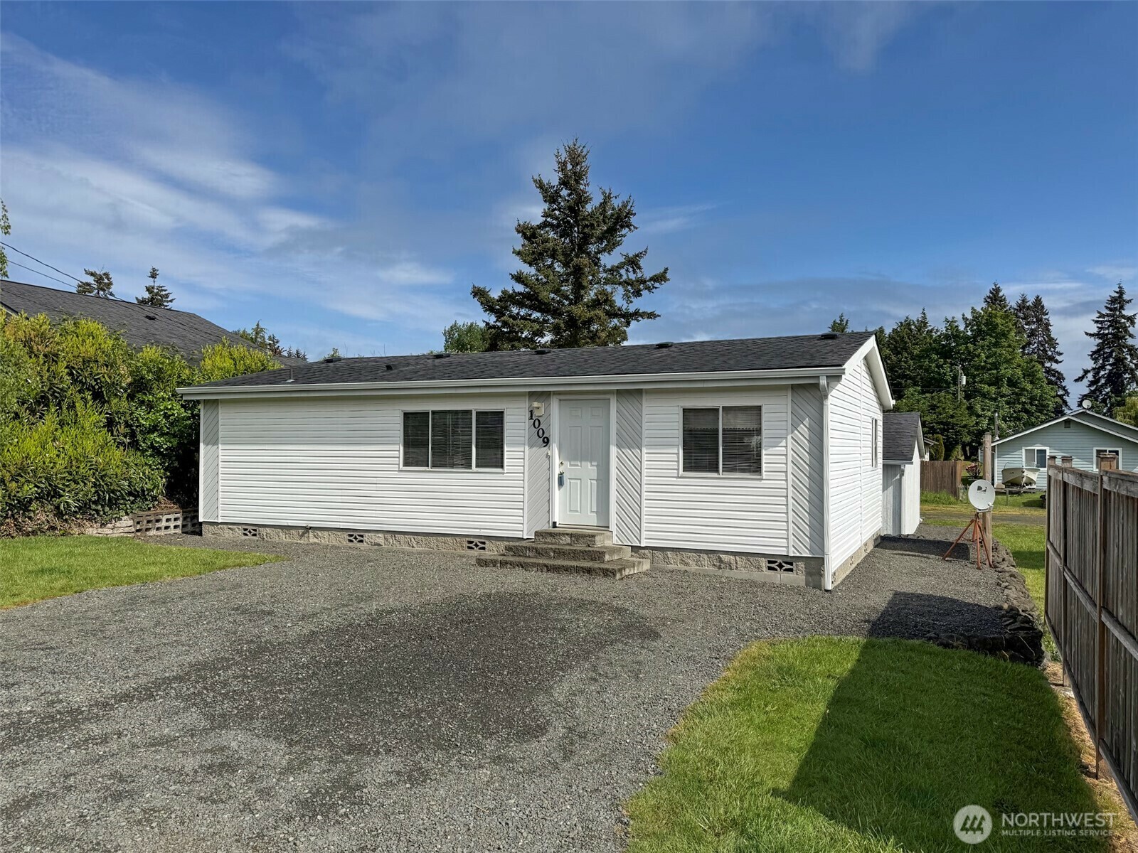 1009 W Fountain Street  Port Angeles WA 98363 photo