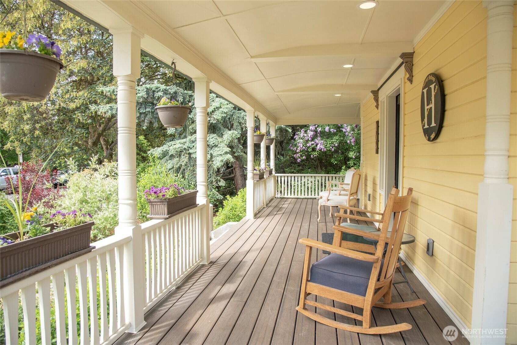 Property Photo: 109 E 10th Avenue WA 98926