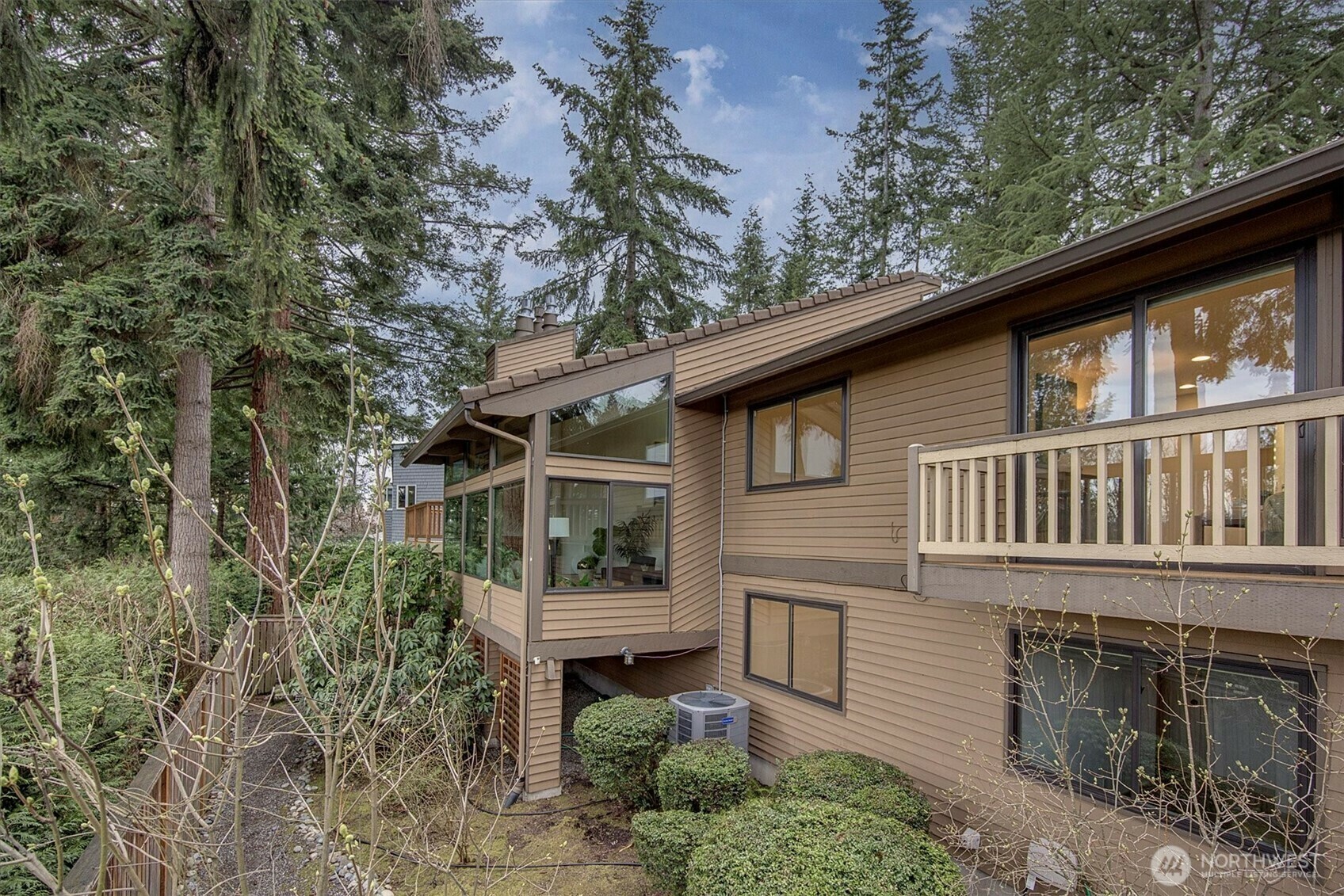 Property Photo:  9340  Mercerwood Drive  WA 98040 