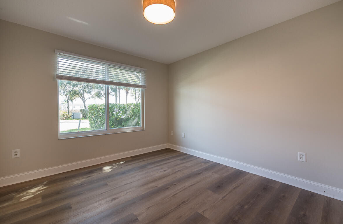 Property Photo:  101 Villa Circle  FL 33435 