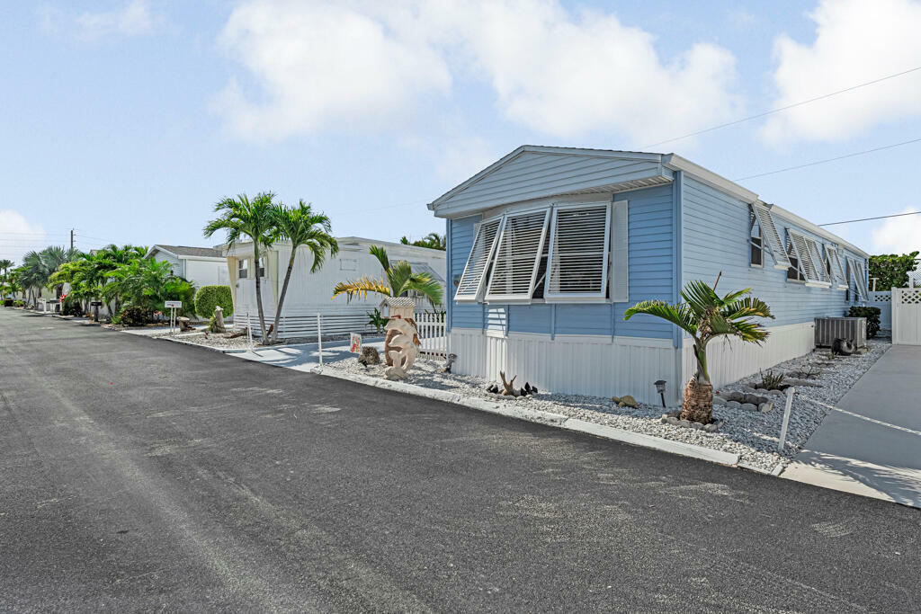 Property Photo: 14661 US Highway 1 52 FL 33408