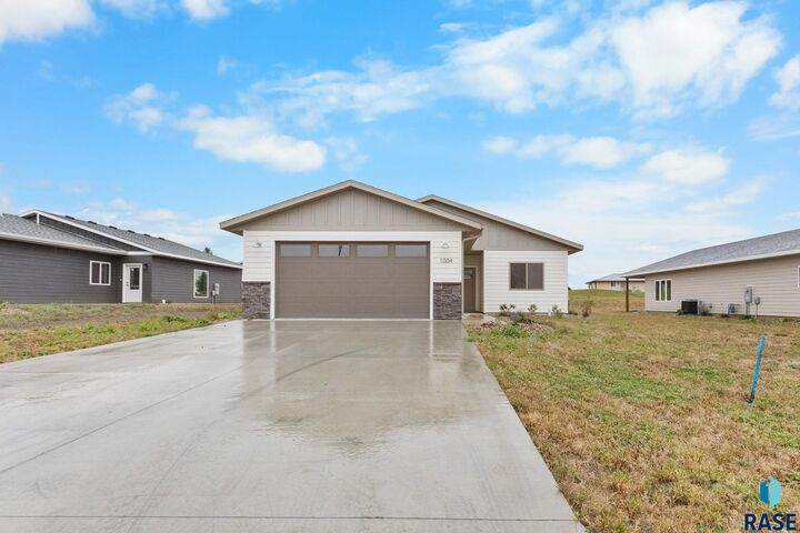 Property Photo: 1004 S 6th Ave IA 51246