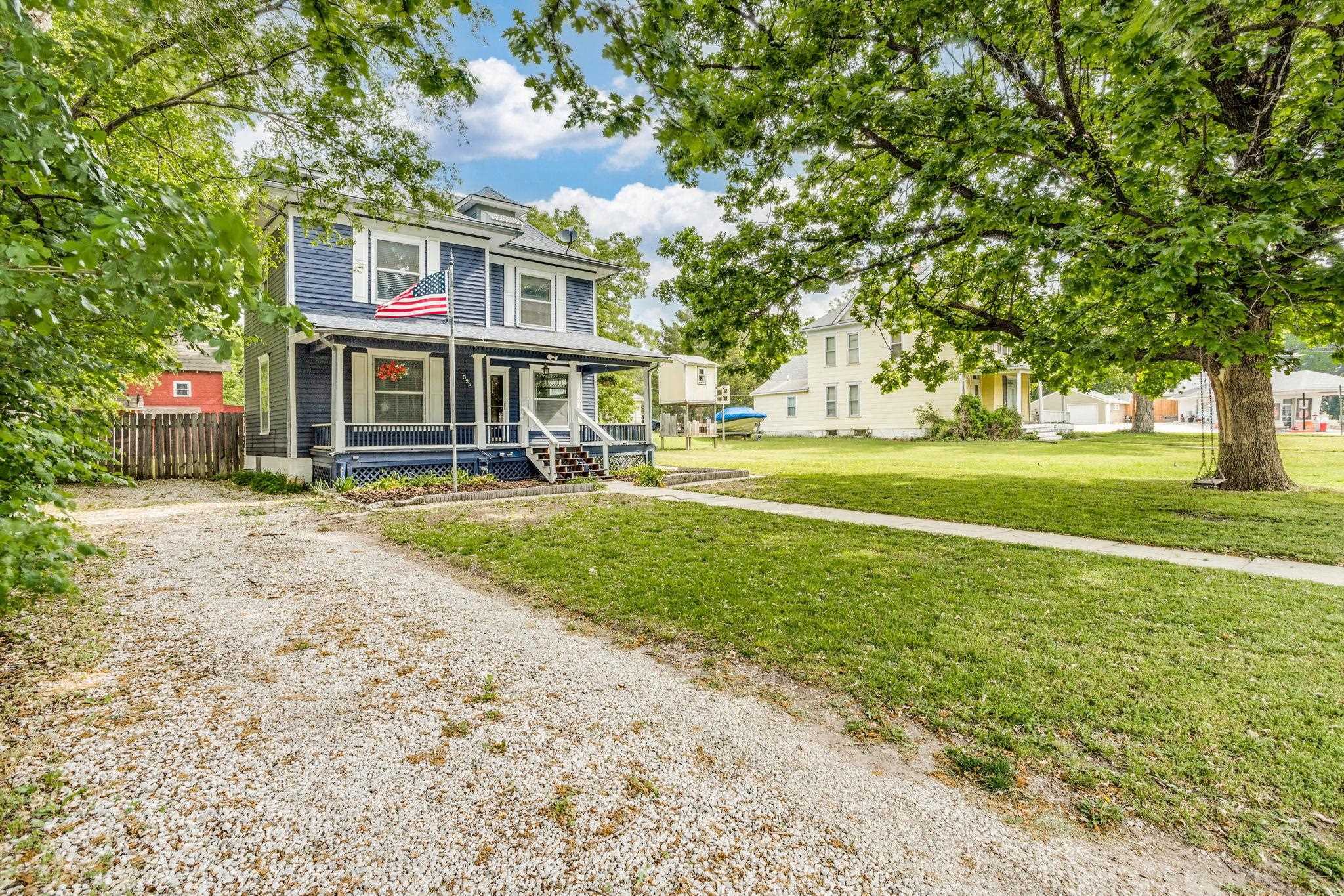 Property Photo: 328 E 8th St KS 67114