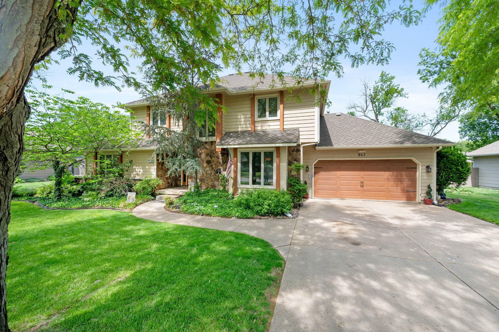 Property Photo:  607 S Partridge Ln  KS 67037 