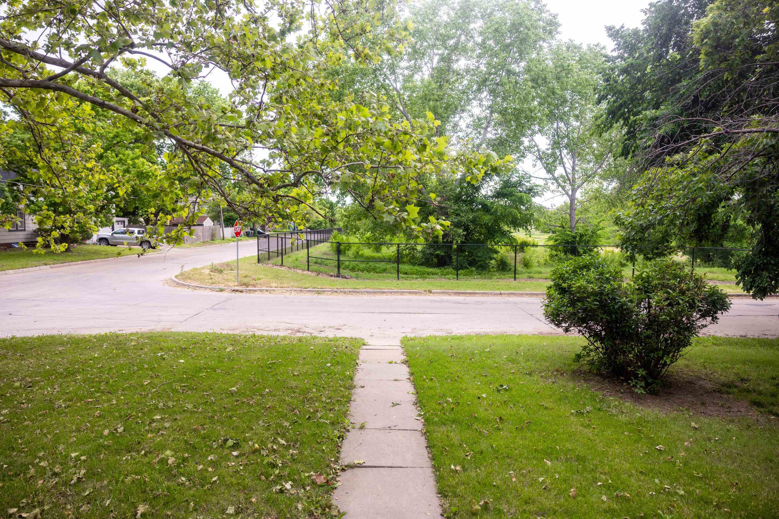 Property Photo: 802 N Broadview St KS 67208