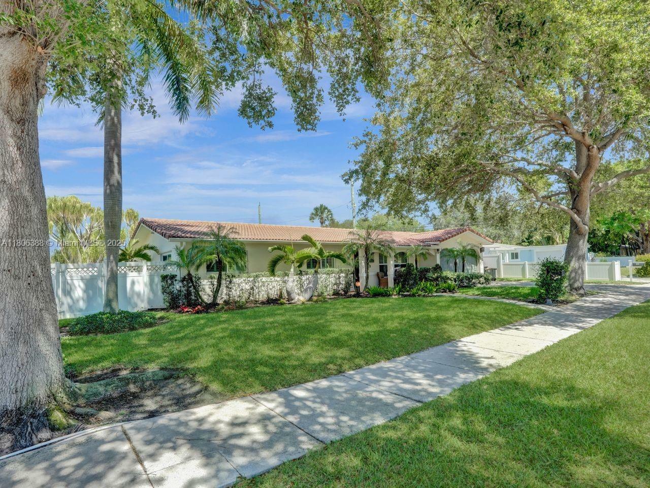 Property Photo: 3401 NE 21st Ave FL 33064