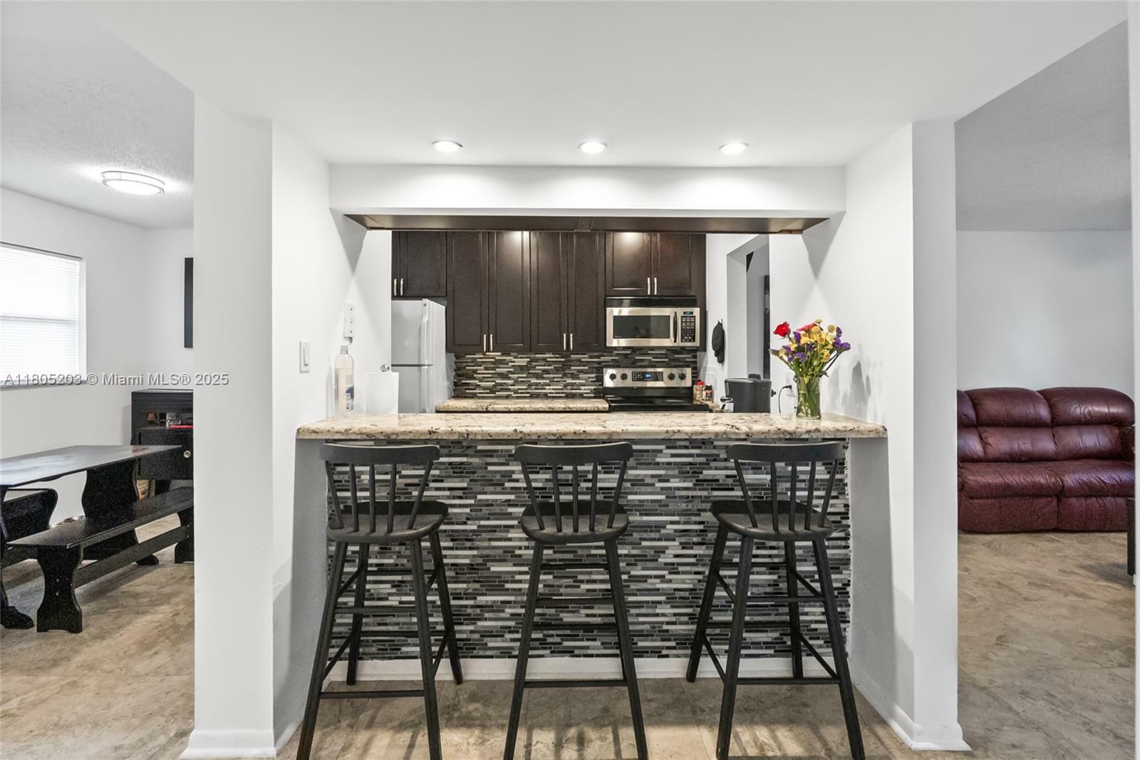 Property Photo: 10772 La Placida Dr 7-203 FL 33065