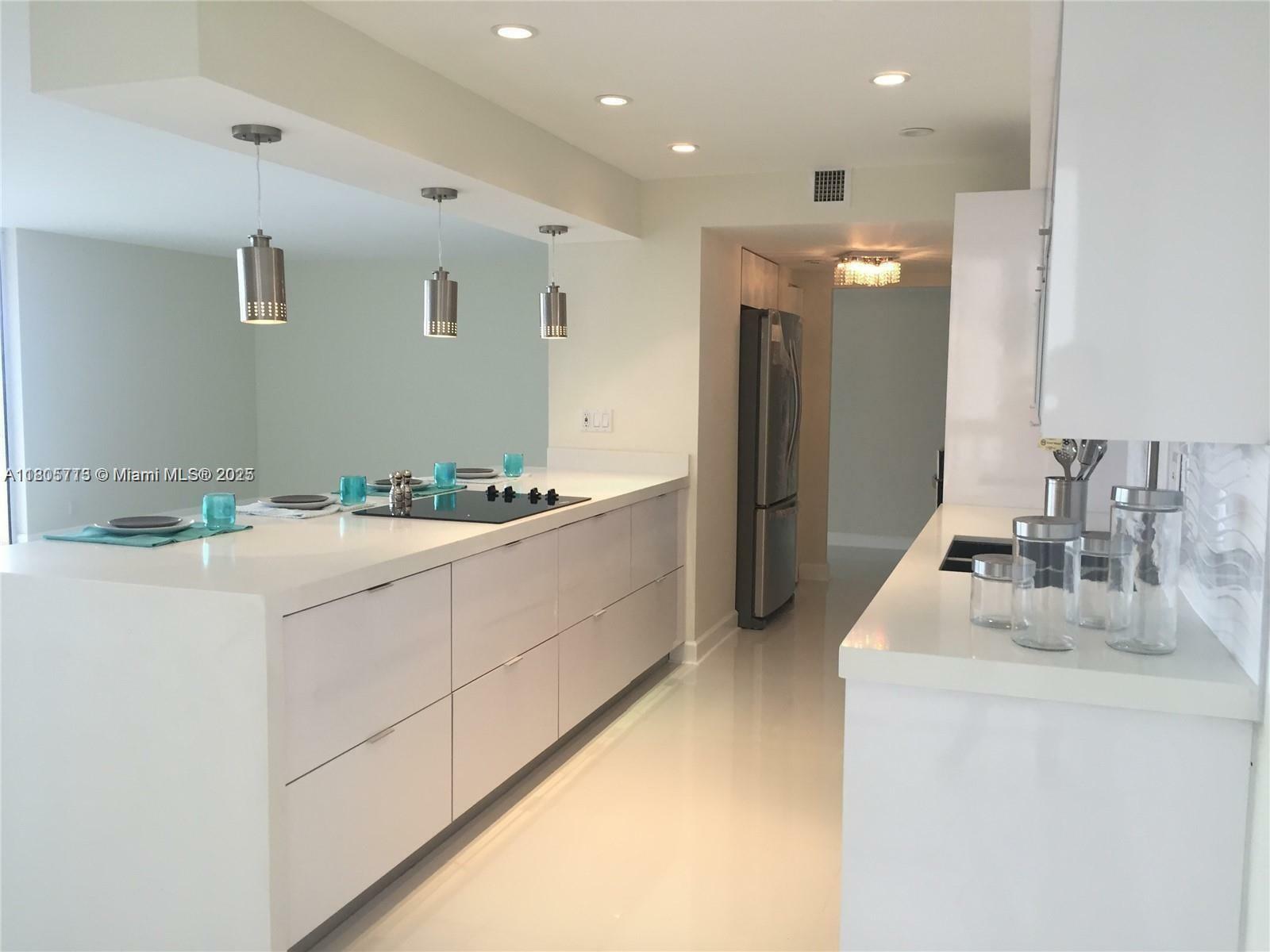 Property Photo:  19707 Turnberry Way 18D  FL 33180 