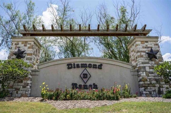 3140 S Pine Island Levee Rd  Beaumont TX 77713 photo