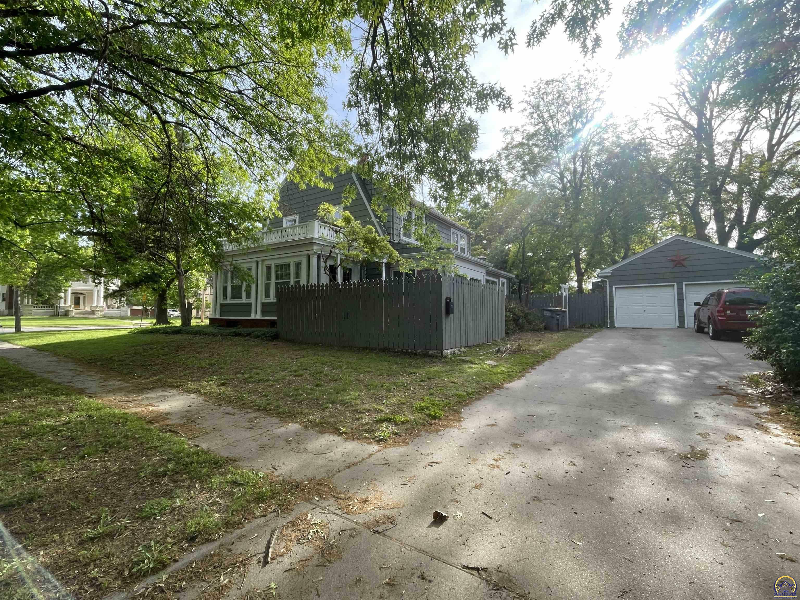 Property Photo: 519 W 12th St KS 66801